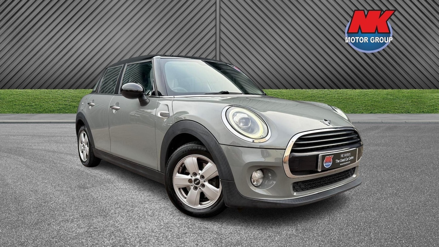 Used MINI Hatch 2018 for sale - 76684056: Photo 1