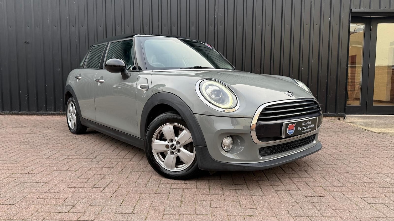 Used MINI Hatch 2018 for sale - 76684056: Photo 2