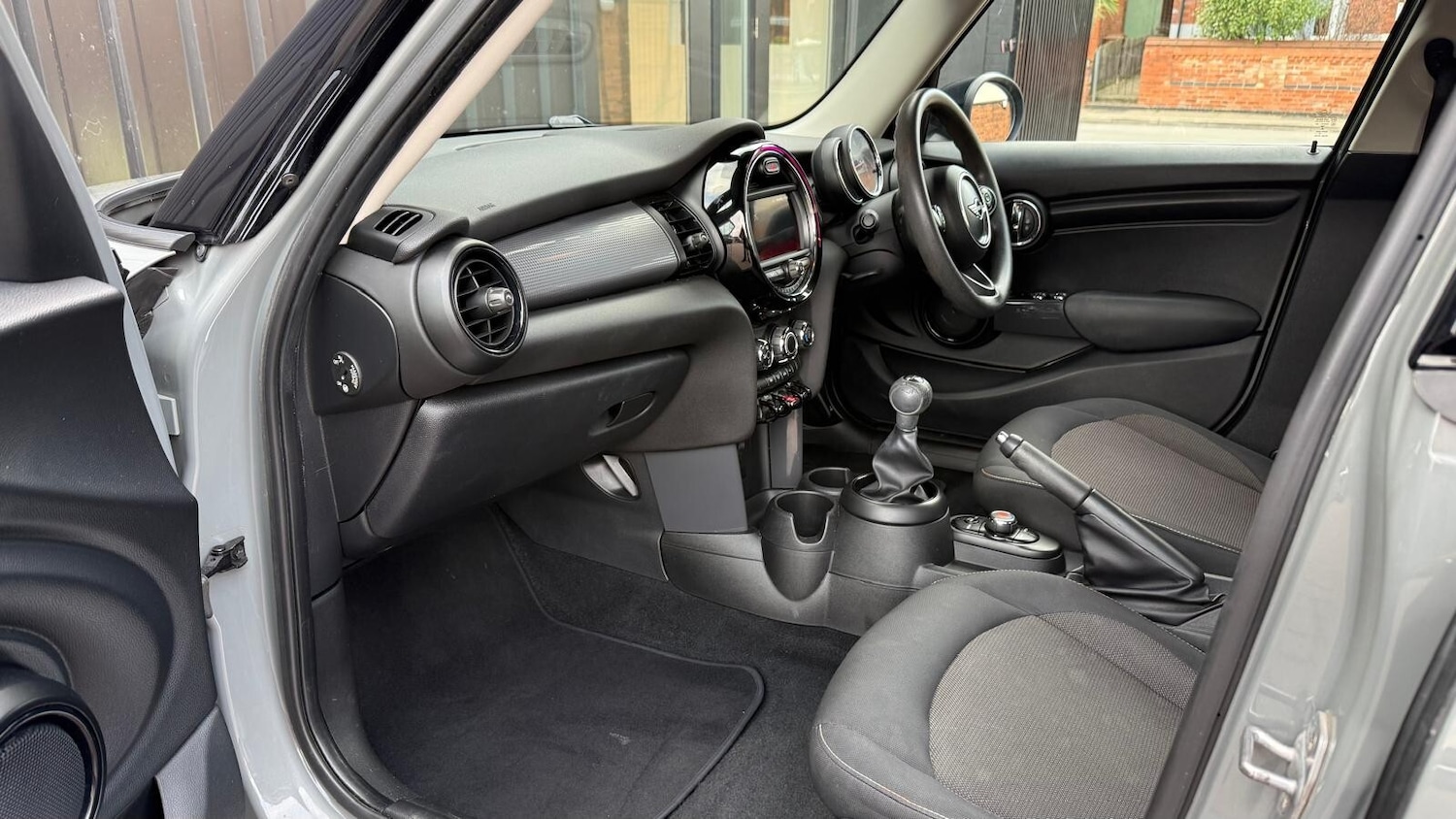 Used MINI Hatch 2018 for sale - 76684056: Photo 28