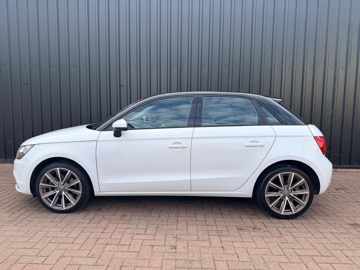 Used Audi A1 2014 for sale - 76442049: Photo 6