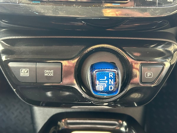 Used Toyota Prius 2016 for sale - 76140441: Photo 32