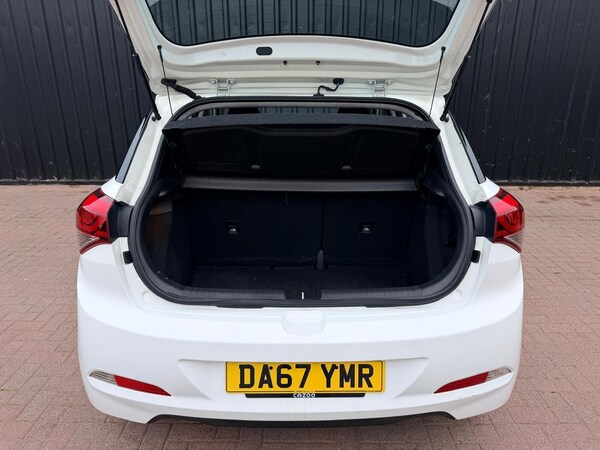 Used Hyundai i20 2017 for sale - 76229447: Photo 8