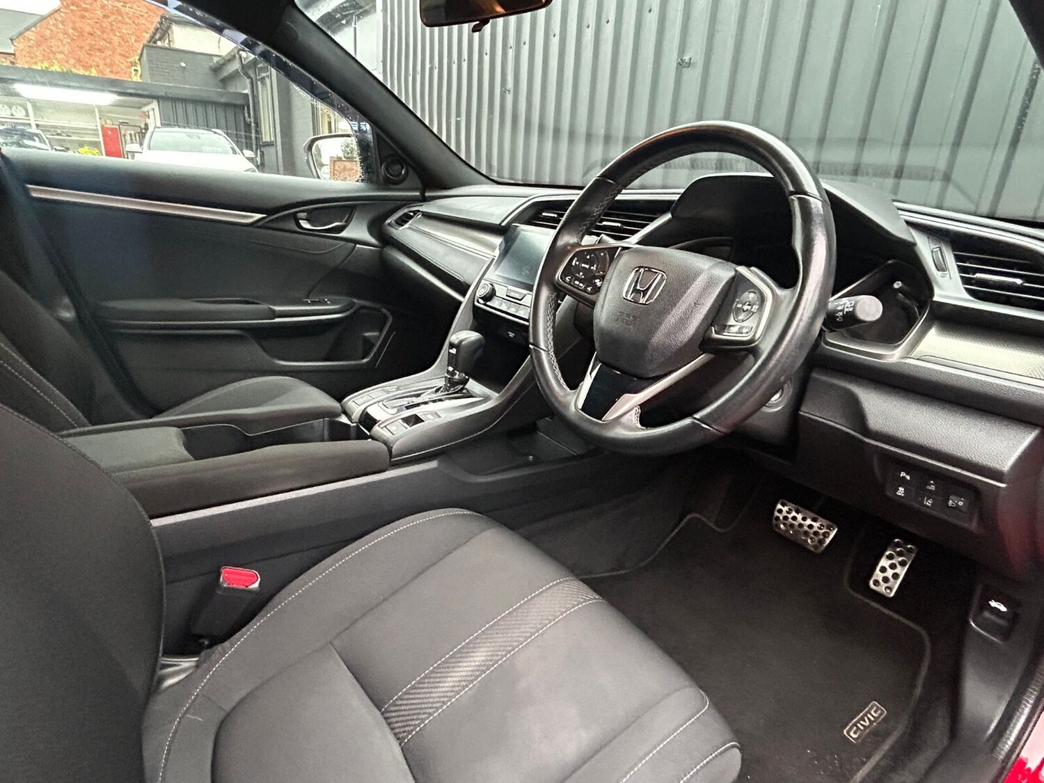 Used Honda Civic 2018 for sale - 76960009: Photo 17