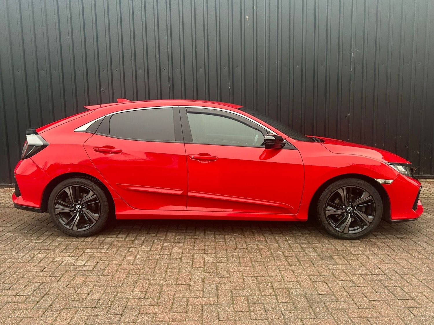 Used Honda Civic 2018 for sale - 76960009: Photo 2