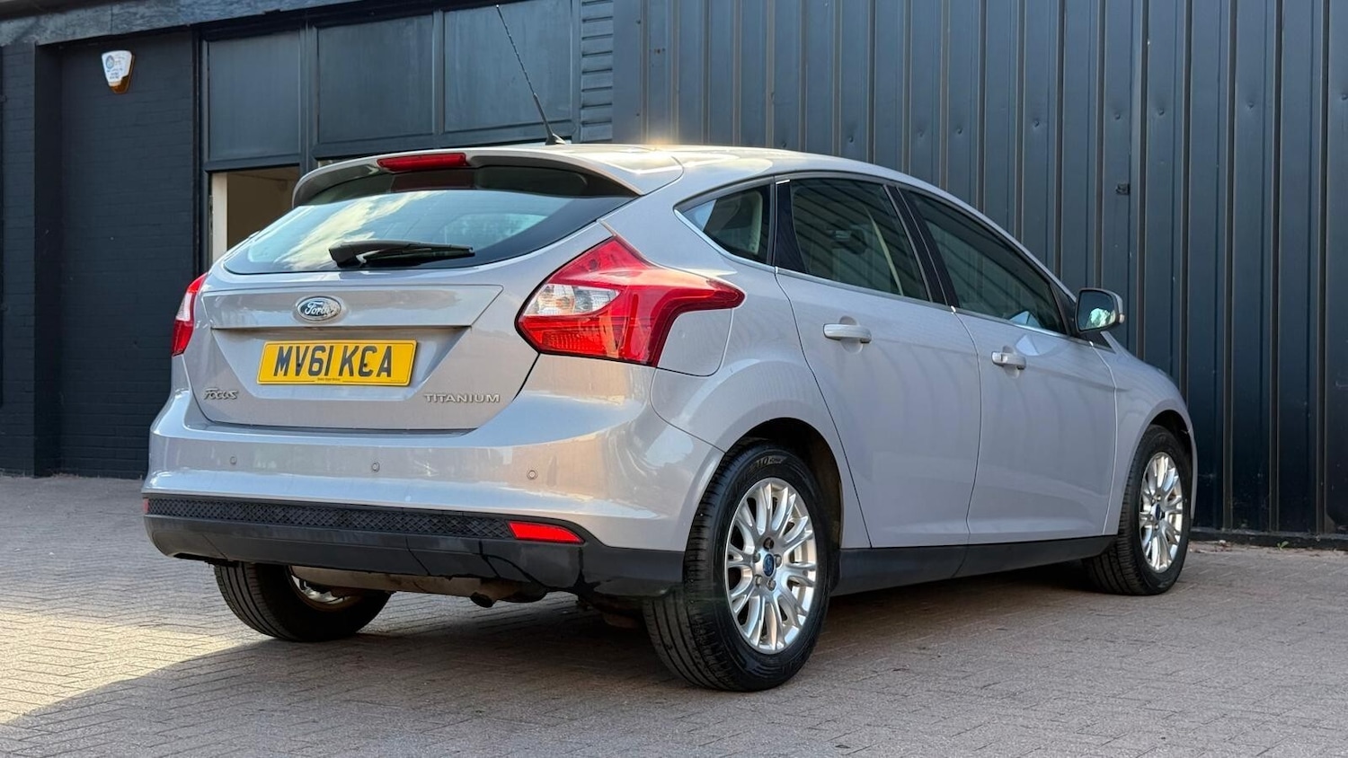 Used Ford Focus 2011 for sale - 76140137: Photo 9