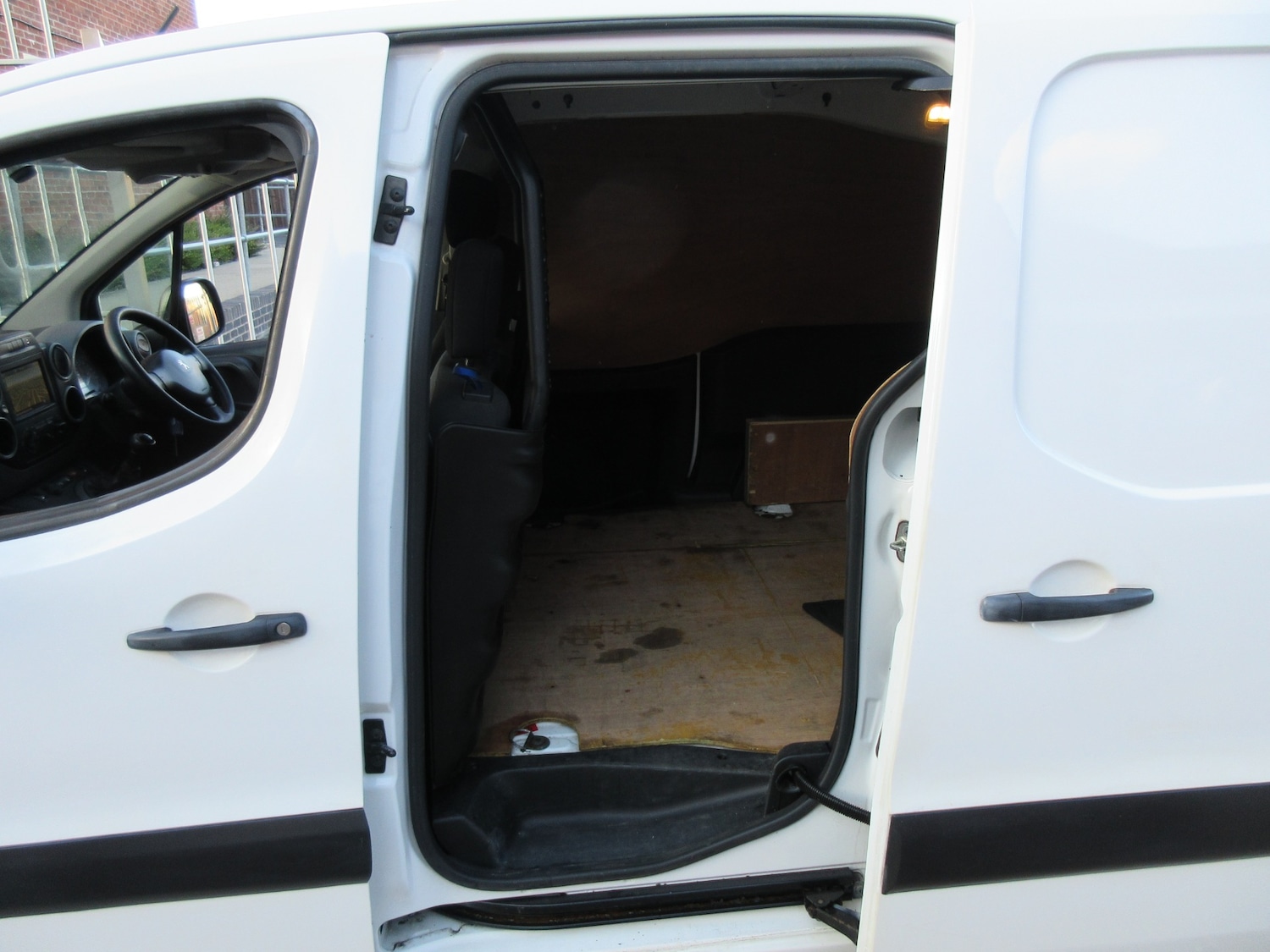 Used Peugeot Partner 2017 for sale - 76064294: Photo 6