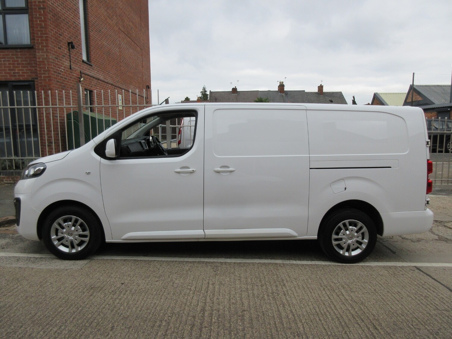 Used Vauxhall Vivaro 2020 for sale - 76222475: Photo 3