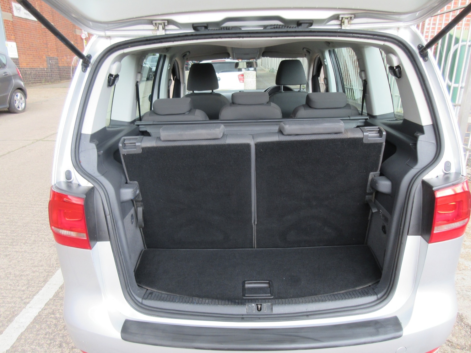 Used Volkswagen Touran 2011 for sale - 78180439: Photo 5