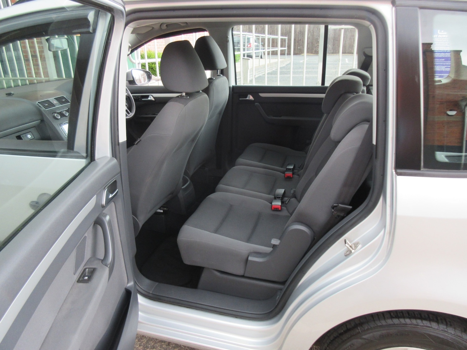 Used Volkswagen Touran 2011 for sale - 78180439: Photo 7