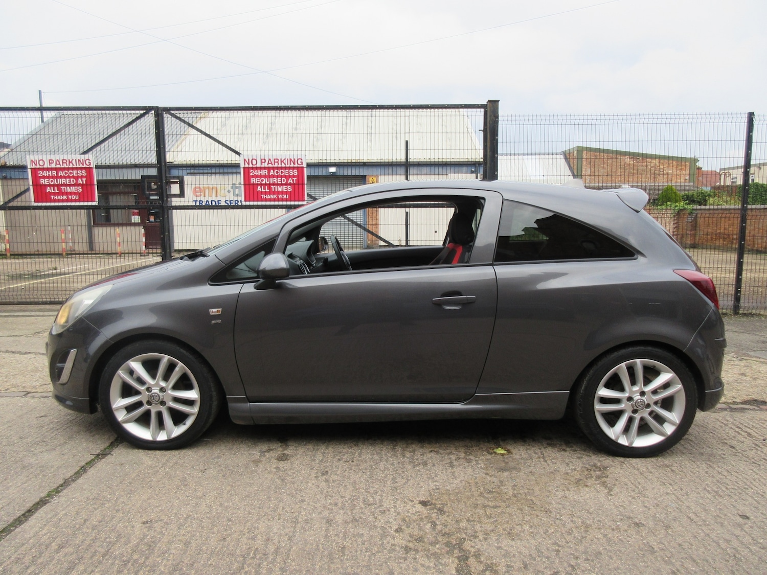 Used Vauxhall Corsa 2012 for sale - 76505578: Photo 3