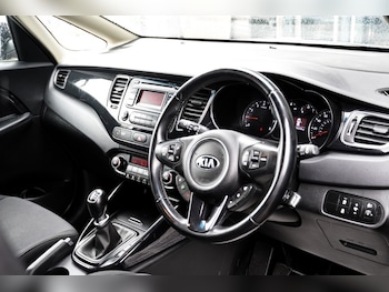 Used Kia Carens 2015 for sale - 75537701: Photo