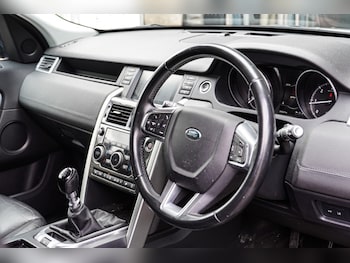 Used Land Rover Discovery Sport 2017 for sale - 75375989: Photo