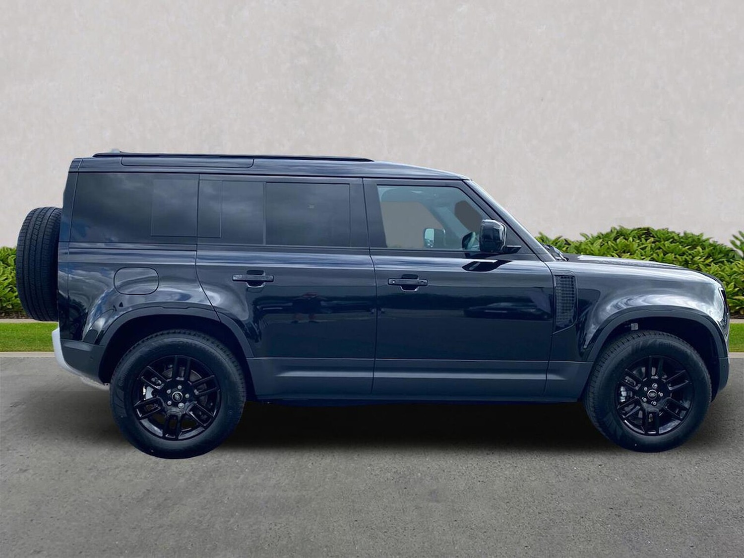 Used Land Rover Defender 2025 for sale - 77488062: Photo 5