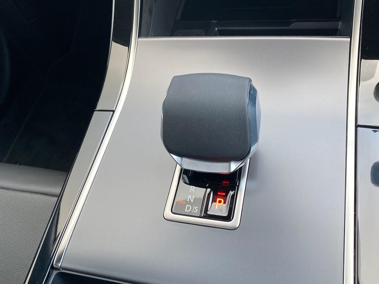 Used Land Rover Range Rover Velar 2025 for sale - 75999697: Photo 13