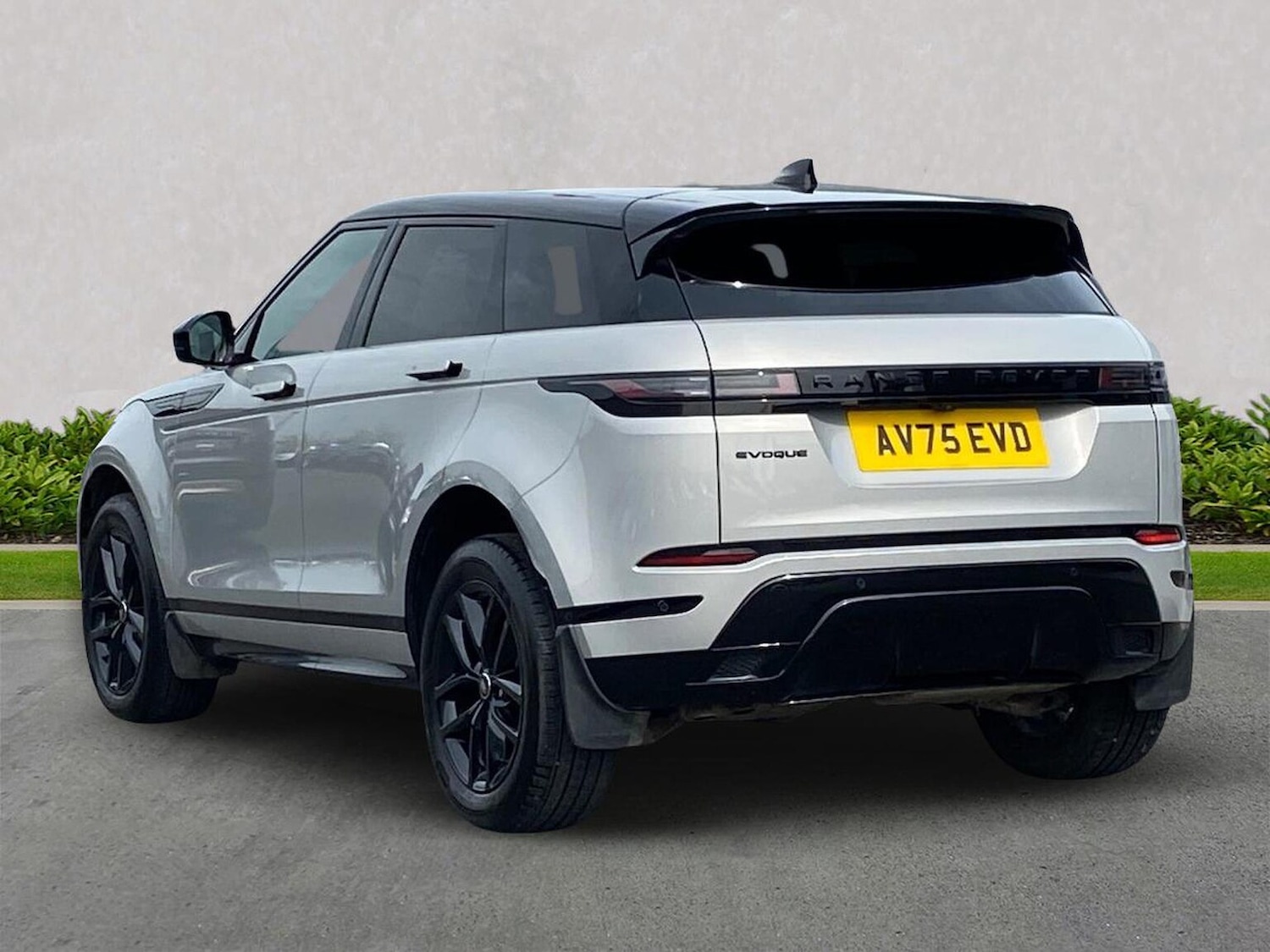 Used Land Rover Range Rover Evoque 2025 for sale - 78191795: Photo 2