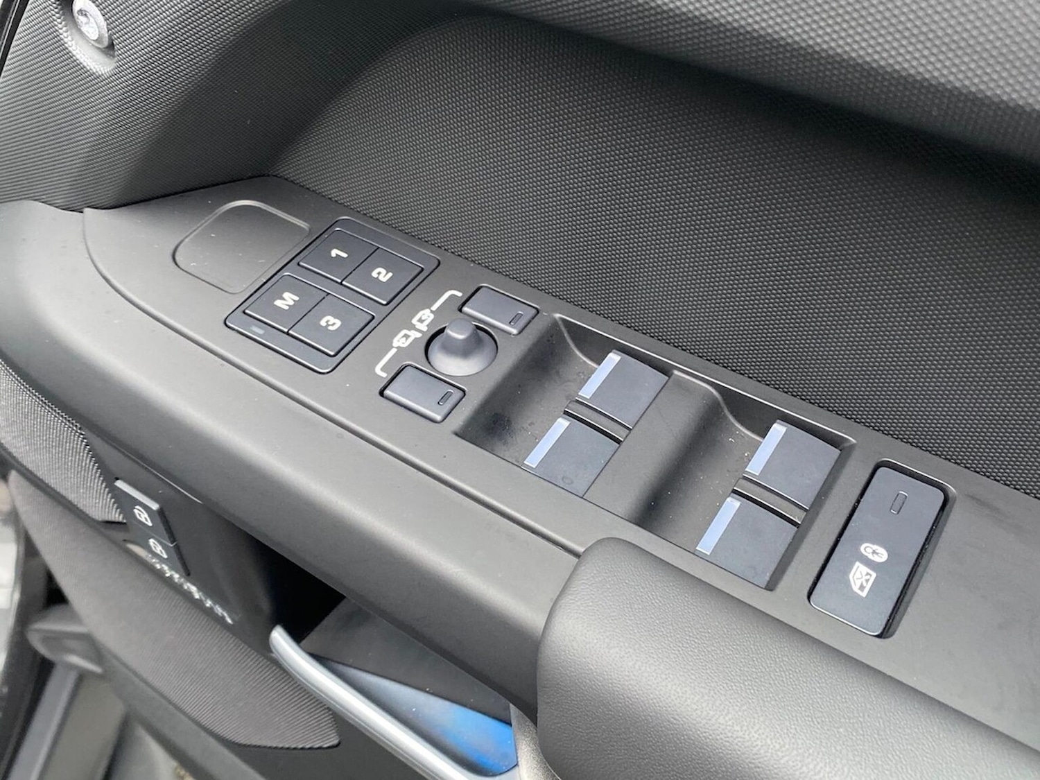 Used Land Rover Defender 2025 for sale - 77516485: Photo 25