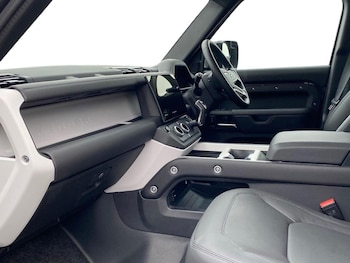 Used Land Rover Defender 2025 for sale - 77516485: Photo