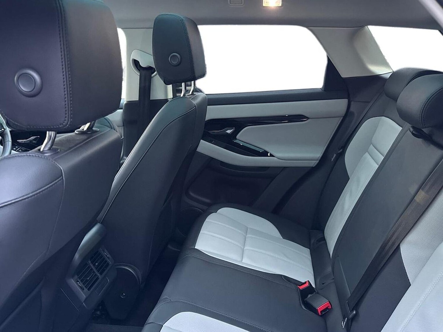 Used Land Rover Range Rover Evoque 2025 for sale - 77488071: Photo 4