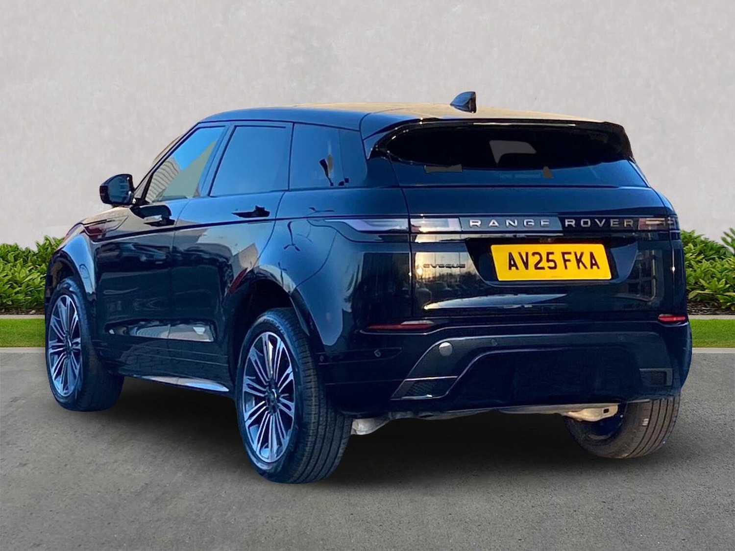 Used Land Rover Range Rover Evoque 2025 for sale - 77488036: Photo 2