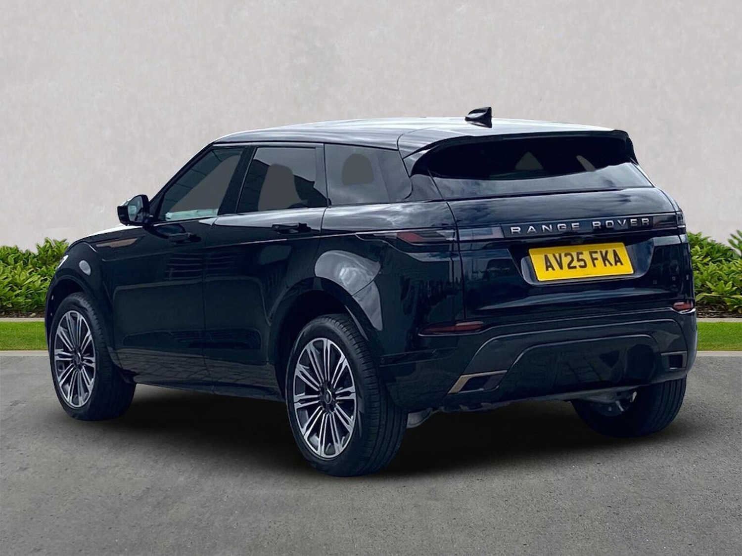 Used Land Rover Range Rover Evoque 2025 for sale - 76331074: Photo 2