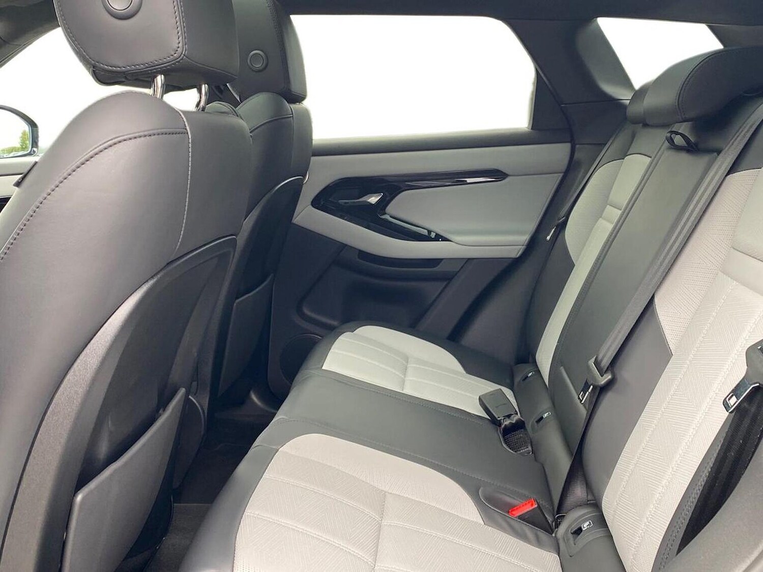 Used Land Rover Range Rover Evoque 2025 for sale - 76331074: Photo 4