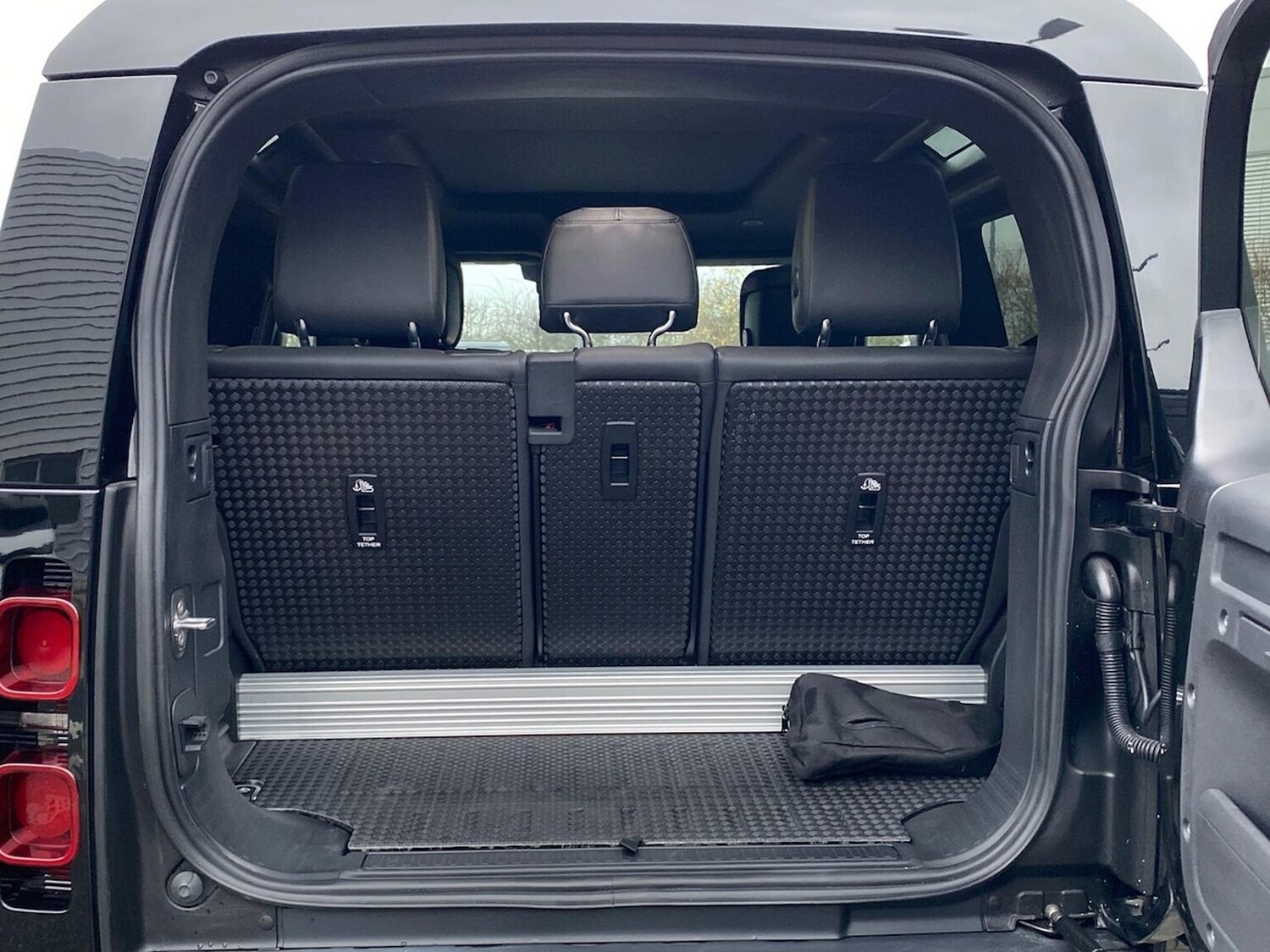 Used Land Rover Defender 2024 for sale - 77488003: Photo 10