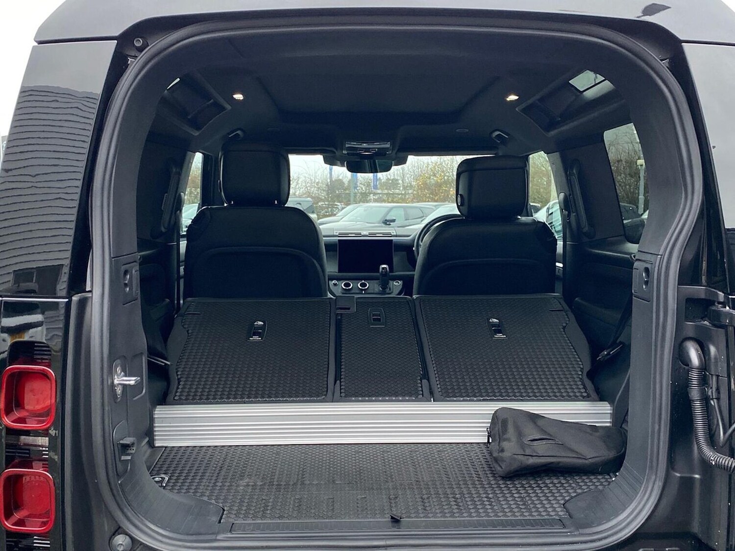 Used Land Rover Defender 2024 for sale - 77488003: Photo 32