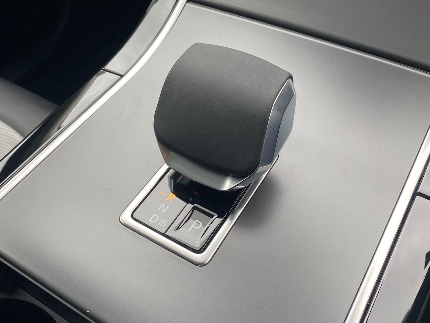 Used Land Rover Range Rover Velar 2024 for sale - 76450598: Photo 13