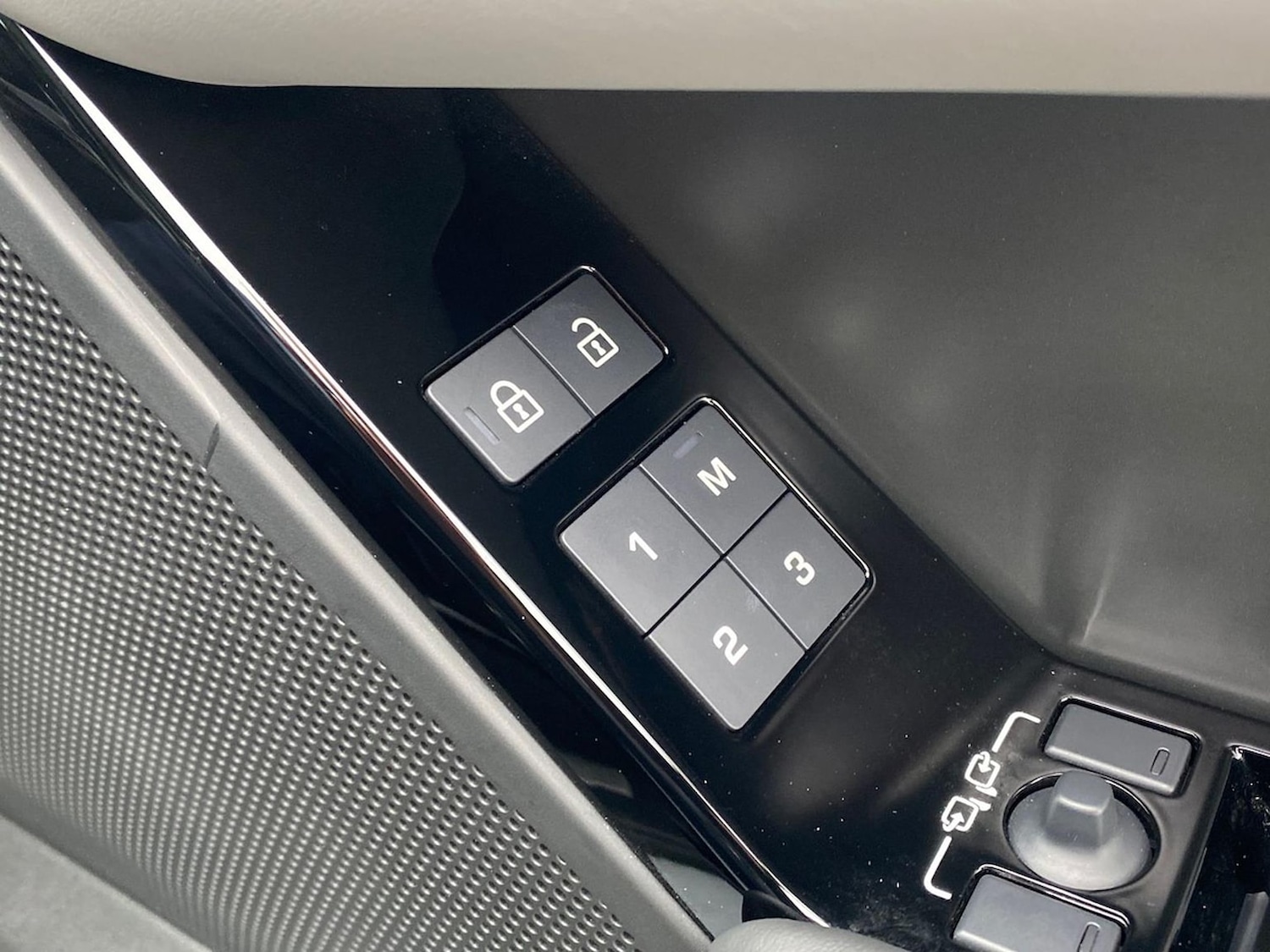 Used Land Rover Range Rover Velar 2024 for sale - 76450598: Photo 25