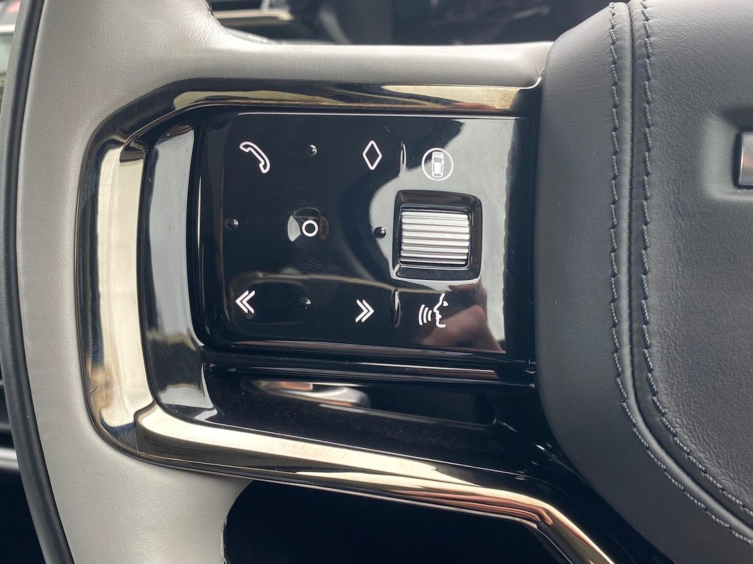 Used Land Rover Range Rover Velar 2024 for sale - 76450598: Photo 33