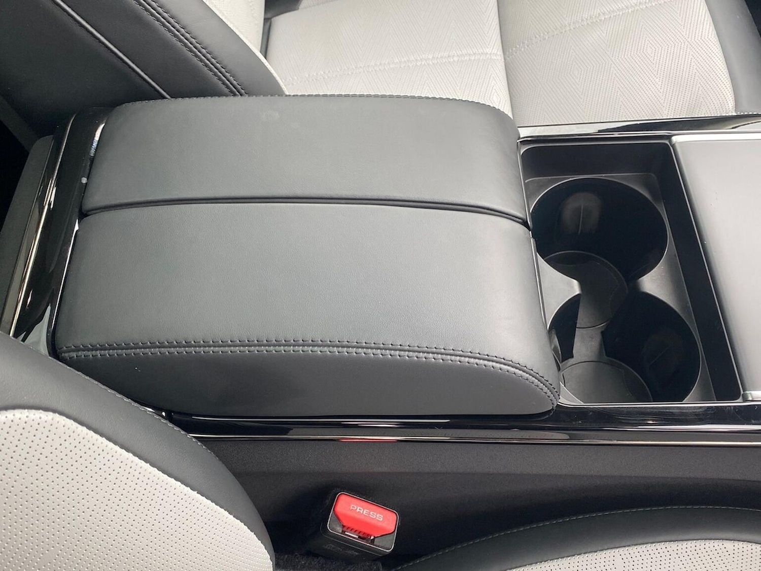 Used Land Rover Range Rover Velar 2024 for sale - 76450598: Photo 35