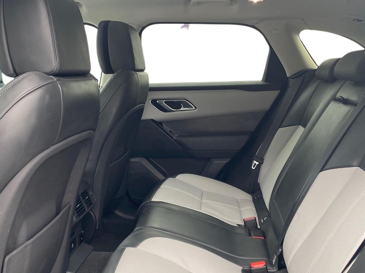 Used Land Rover Range Rover Velar 2024 for sale - 76450598: Photo 4