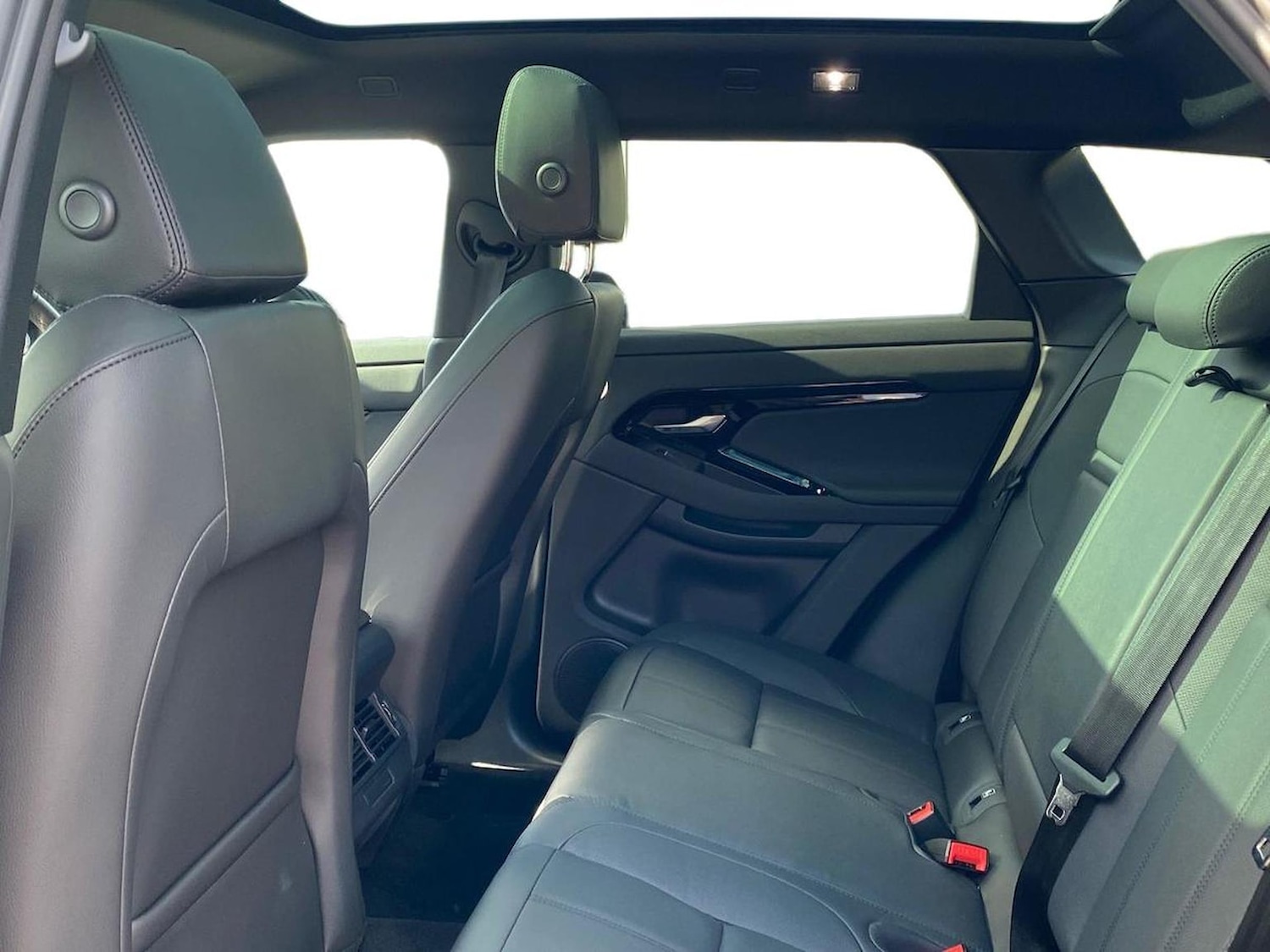 Used Land Rover Range Rover Evoque 2025 for sale - 77488056: Photo 4