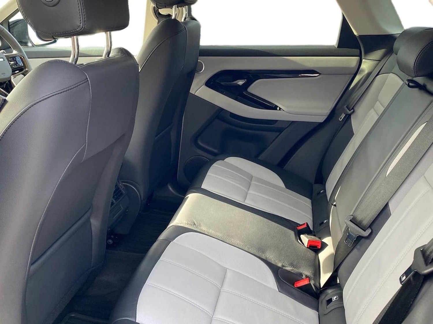Used Land Rover Range Rover Evoque 2025 for sale - 76347038: Photo 4
