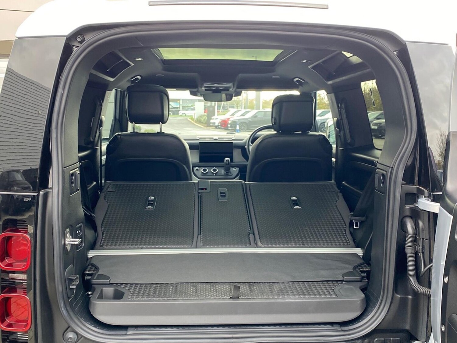 Used Land Rover Defender 2024 for sale - 76559802: Photo 31