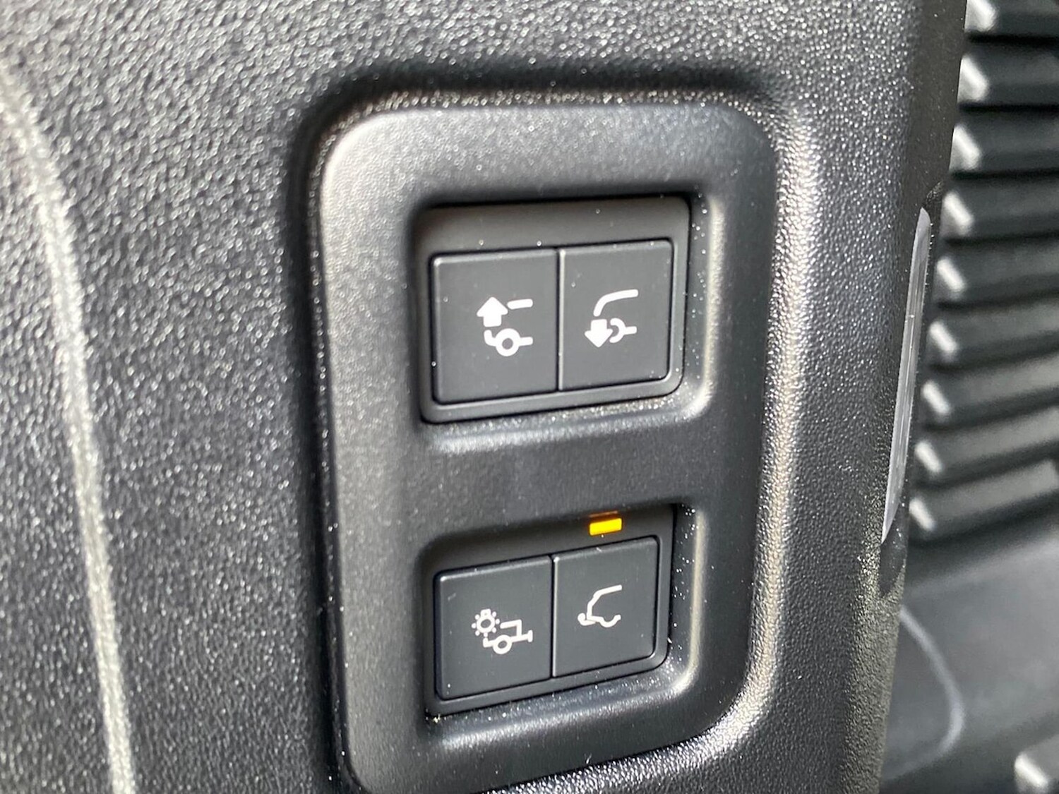 Used Land Rover Defender 2024 for sale - 76559802: Photo 33