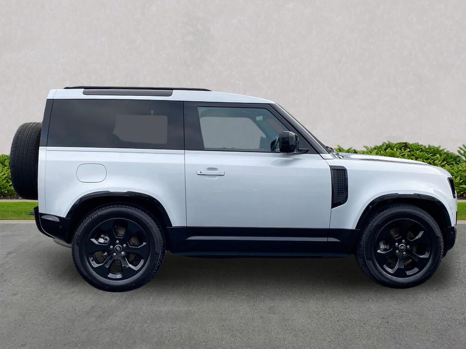 Used Land Rover Defender 2024 for sale - 76559802: Photo 5