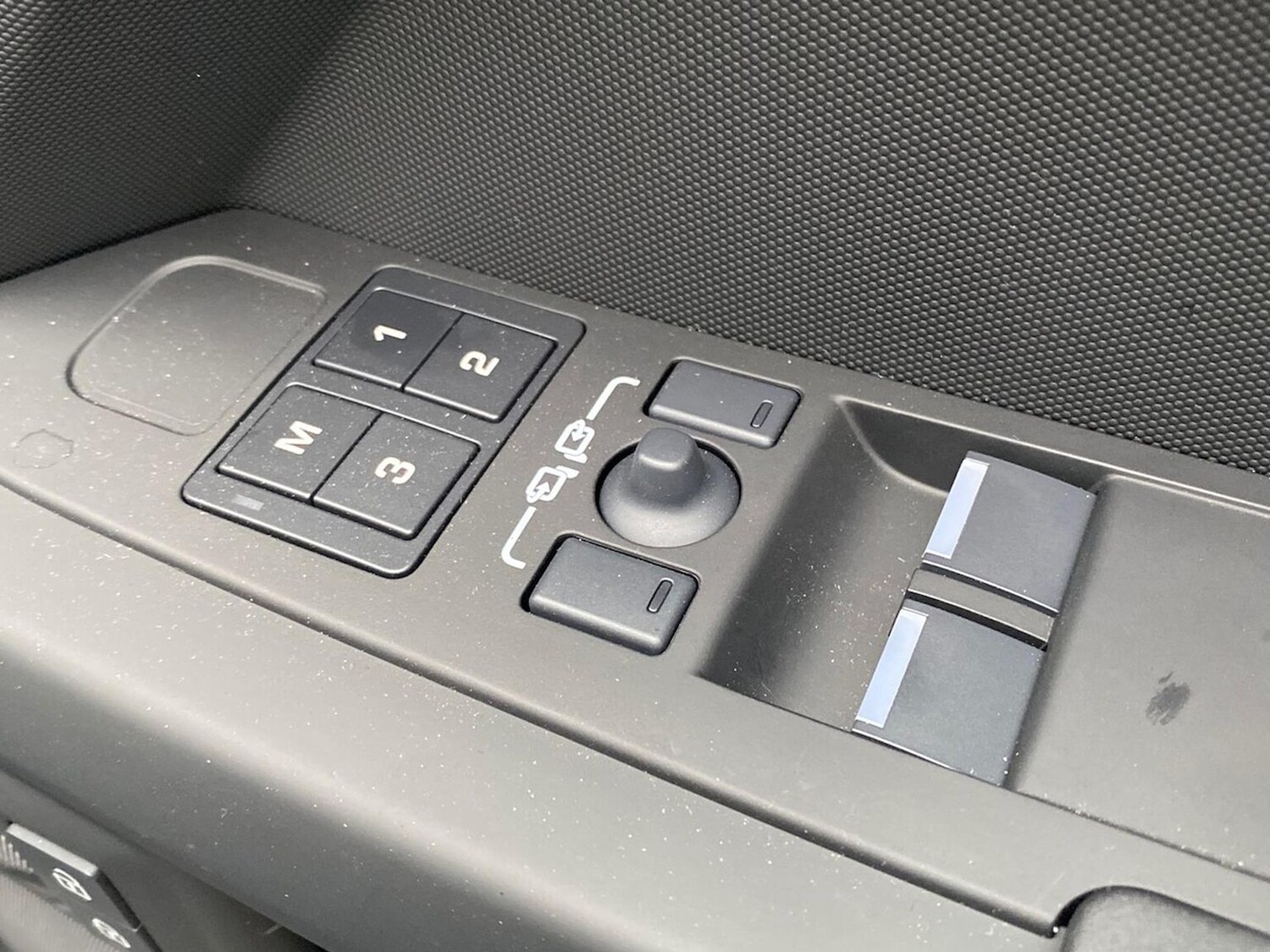 Used Land Rover Defender 2025 for sale - 76492415: Photo 23