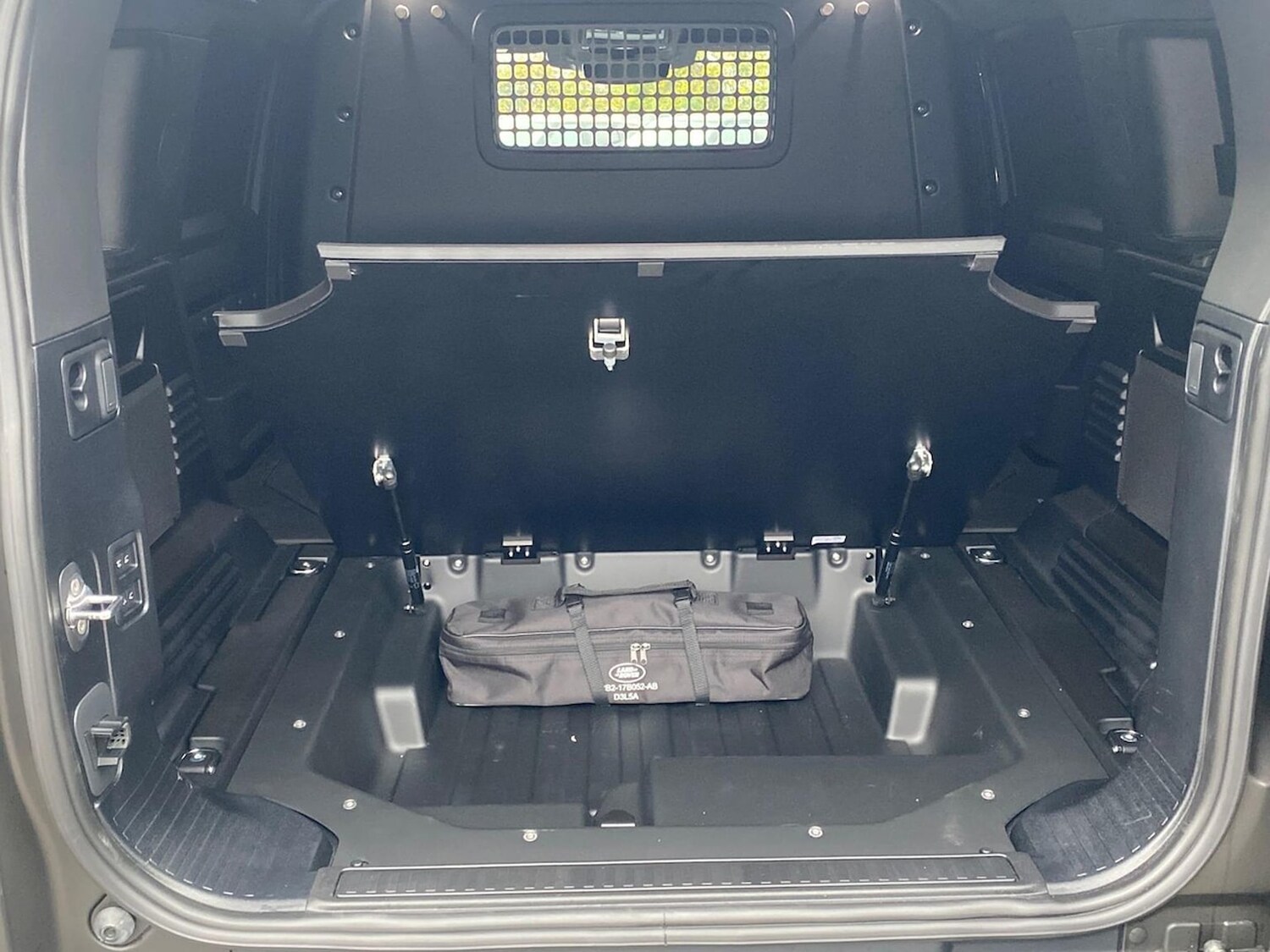 Used Land Rover Defender 2025 for sale - 76492415: Photo 31