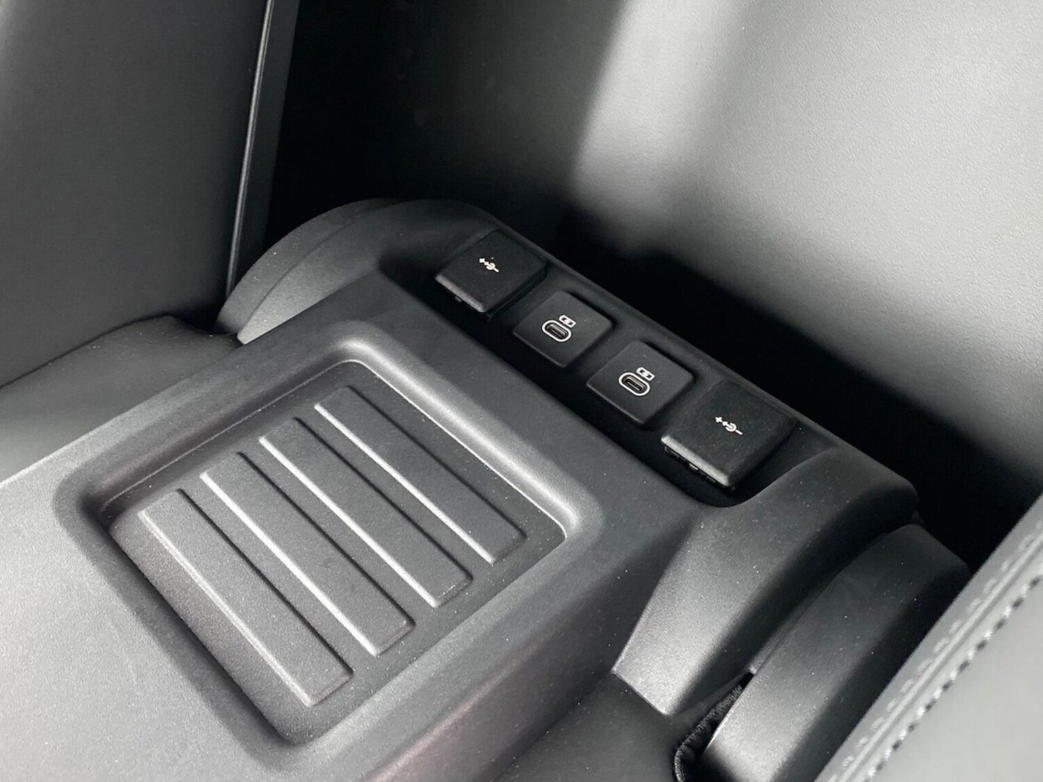 Used Land Rover Defender 2025 for sale - 76492415: Photo 37