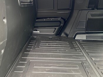 Used Land Rover Defender 2025 for sale - 76492415: Photo