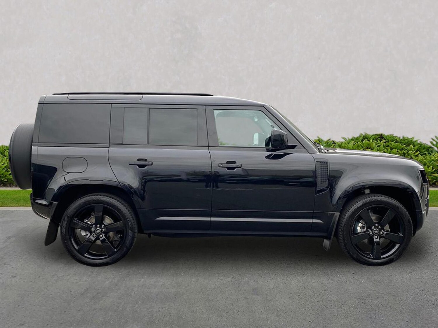 Used Land Rover Defender 2025 for sale - 76492415: Photo 5