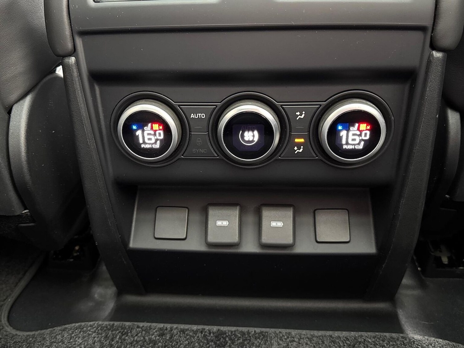 Used Land Rover Defender 2023 for sale - 78193526: Photo 20