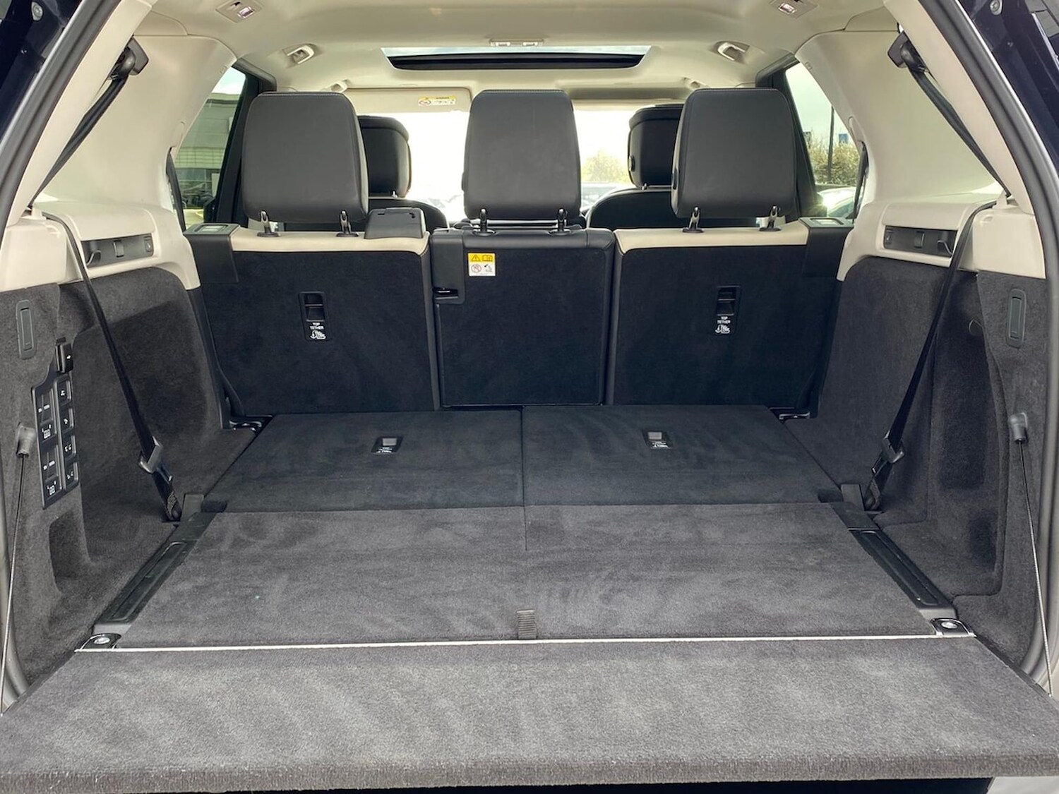 Used Land Rover Discovery 2024 for sale - 78193442: Photo 12