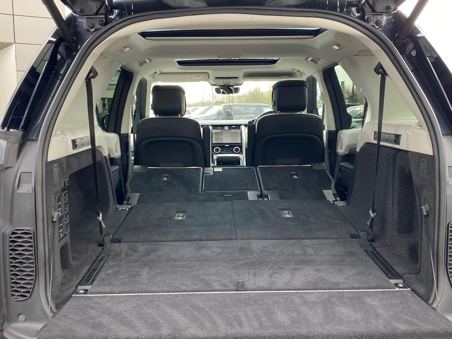 Used Land Rover Discovery 2024 for sale - 78193442: Photo 41