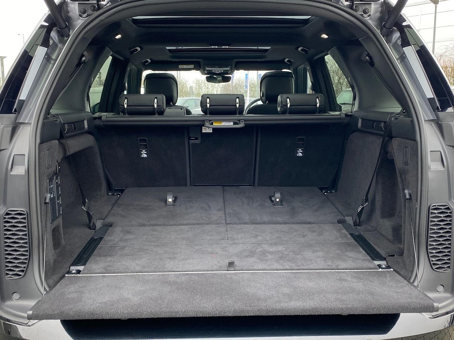 Used Land Rover Discovery 2025 for sale - 77901706: Photo 10