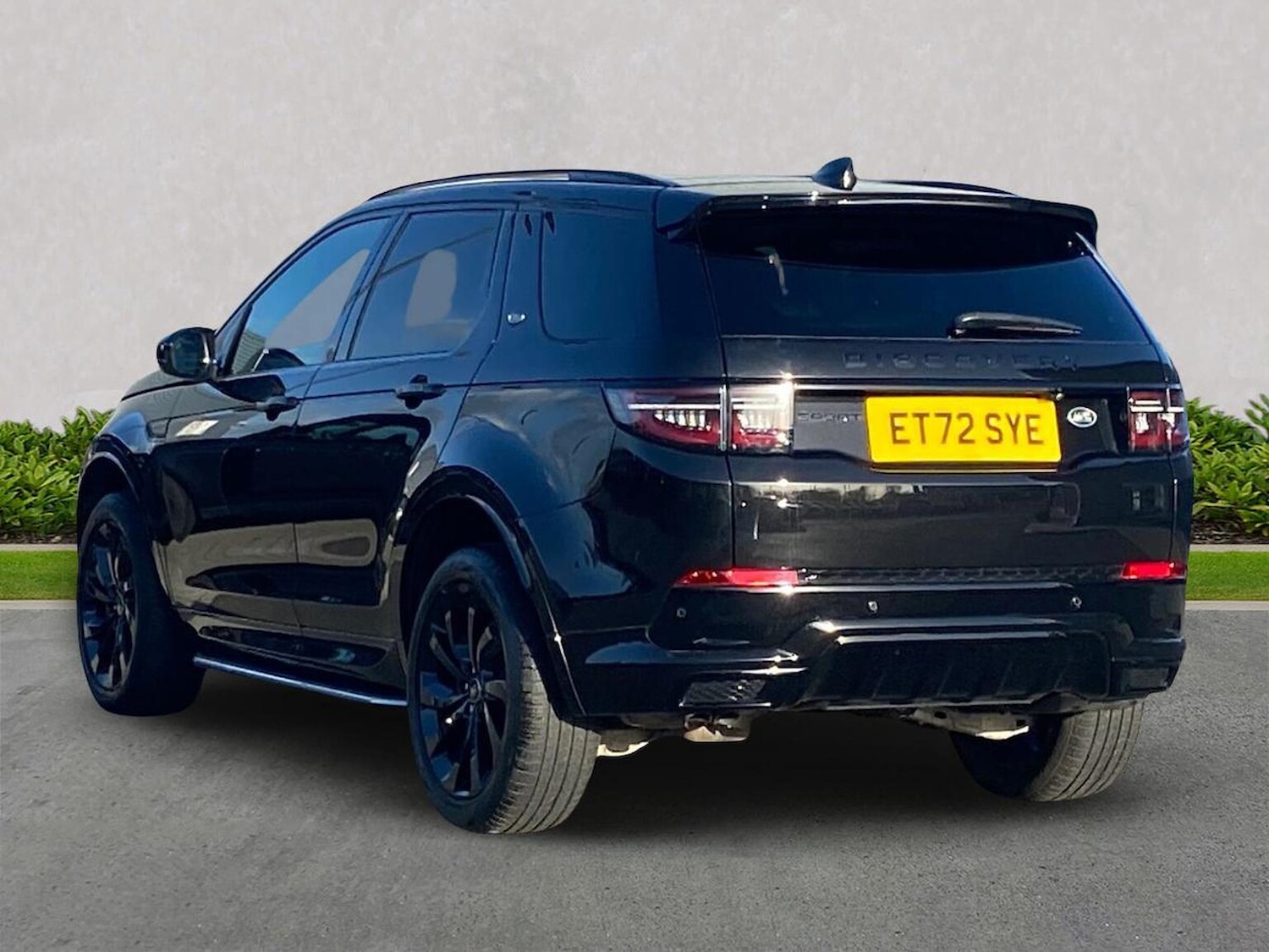 Used Land Rover Discovery Sport 2022 for sale - 76605539: Photo 2