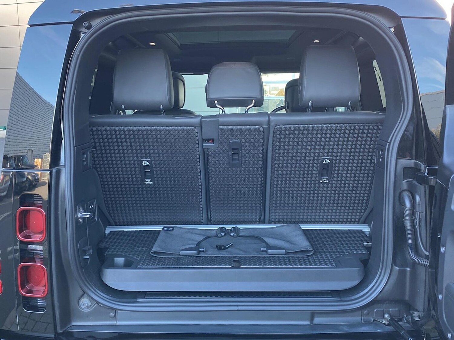 Used Land Rover Defender 2023 for sale - 76578304: Photo 10