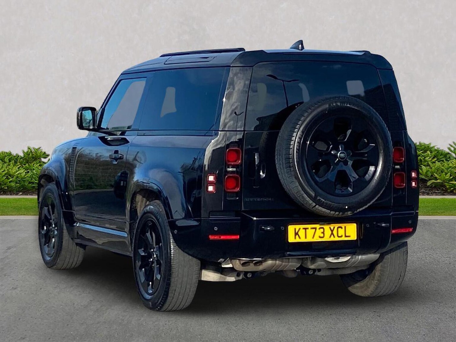 Used Land Rover Defender 2023 for sale - 76578304: Photo 2