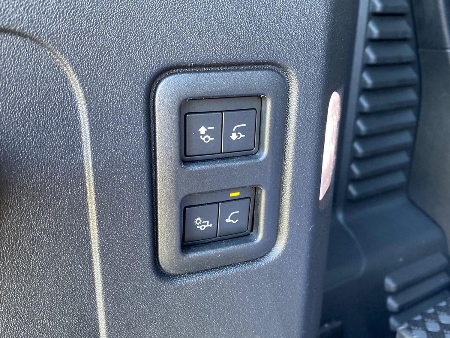 Used Land Rover Defender 2023 for sale - 76578304: Photo 34